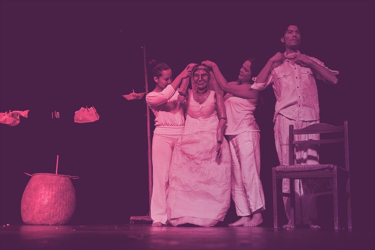 El olvido está lleno de memoria