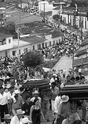 23 campesinos fueron asesinados por la AUC en un recorrido que duró dos días por las veredas del municiìo de Yolombó. © Jesús Abad Colorado, 1998.