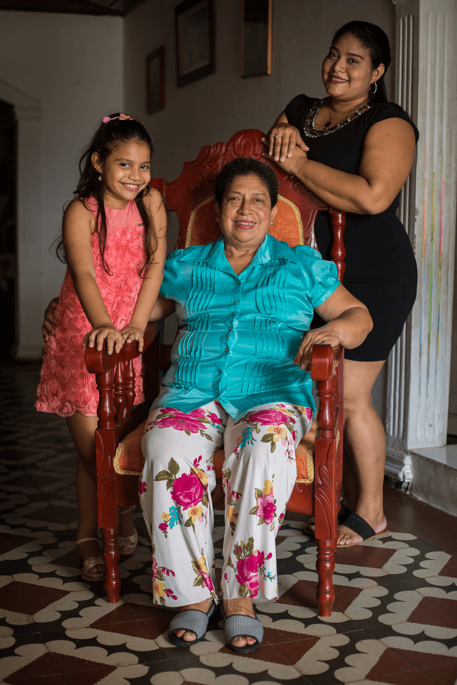 Daniela, Mariela y Katia en la casa familiar, junio de 2019.