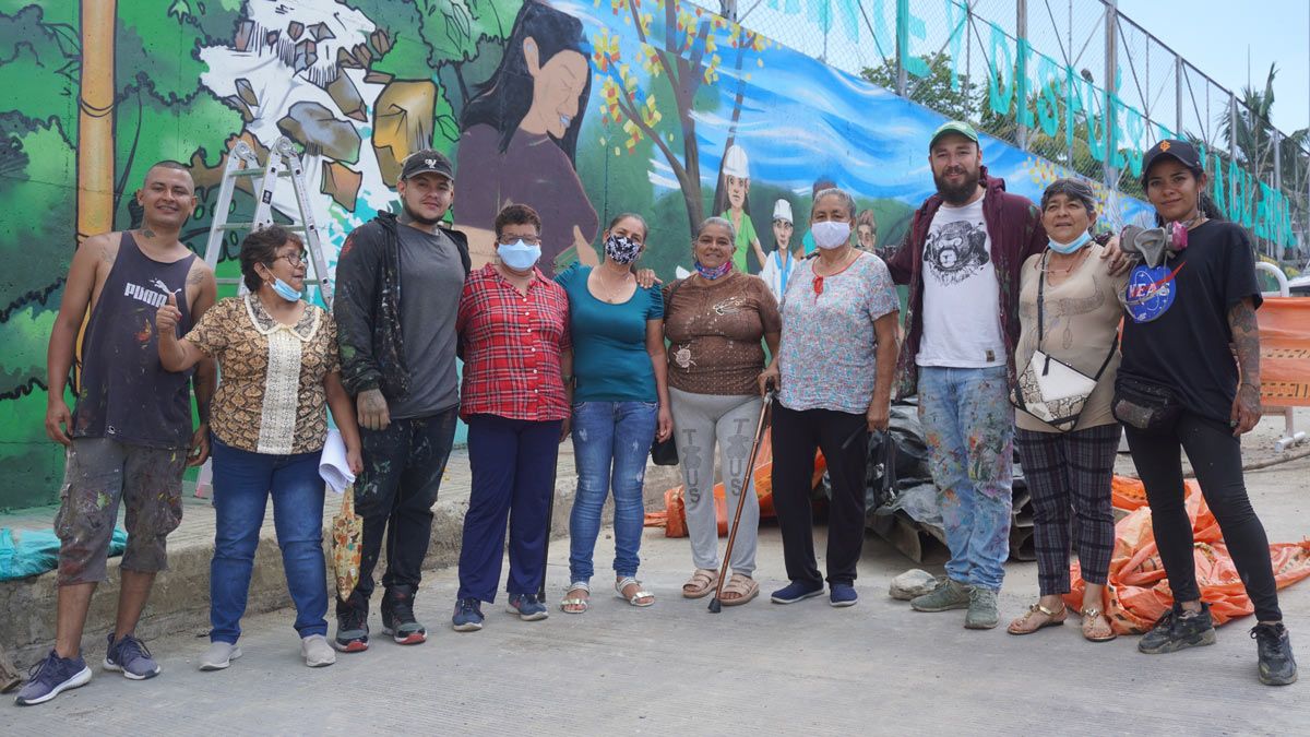 San Francisco inaugura su mural ‘Antes, durante y después de la guerra’, un sueño hecho realidad