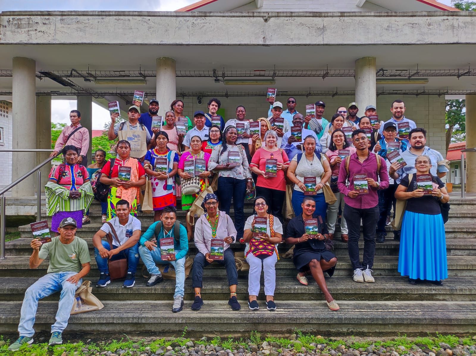 CNMH entregó el informe sobre paramilitarismo en el Urabá antioqueño, sur de Córdoba, bajo Atrato y Darién a las víctimas del conflicto en Apartadó, Turbo y Montería