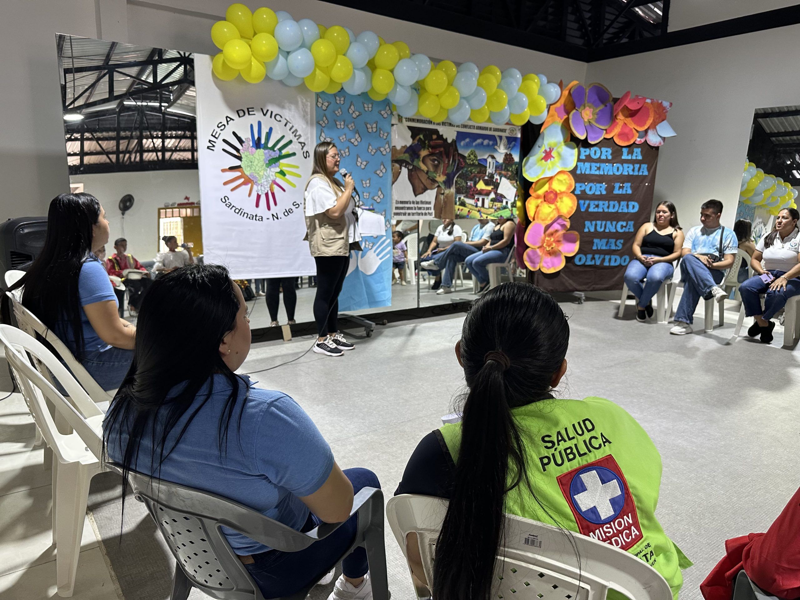 personas reunidas en Sardinata