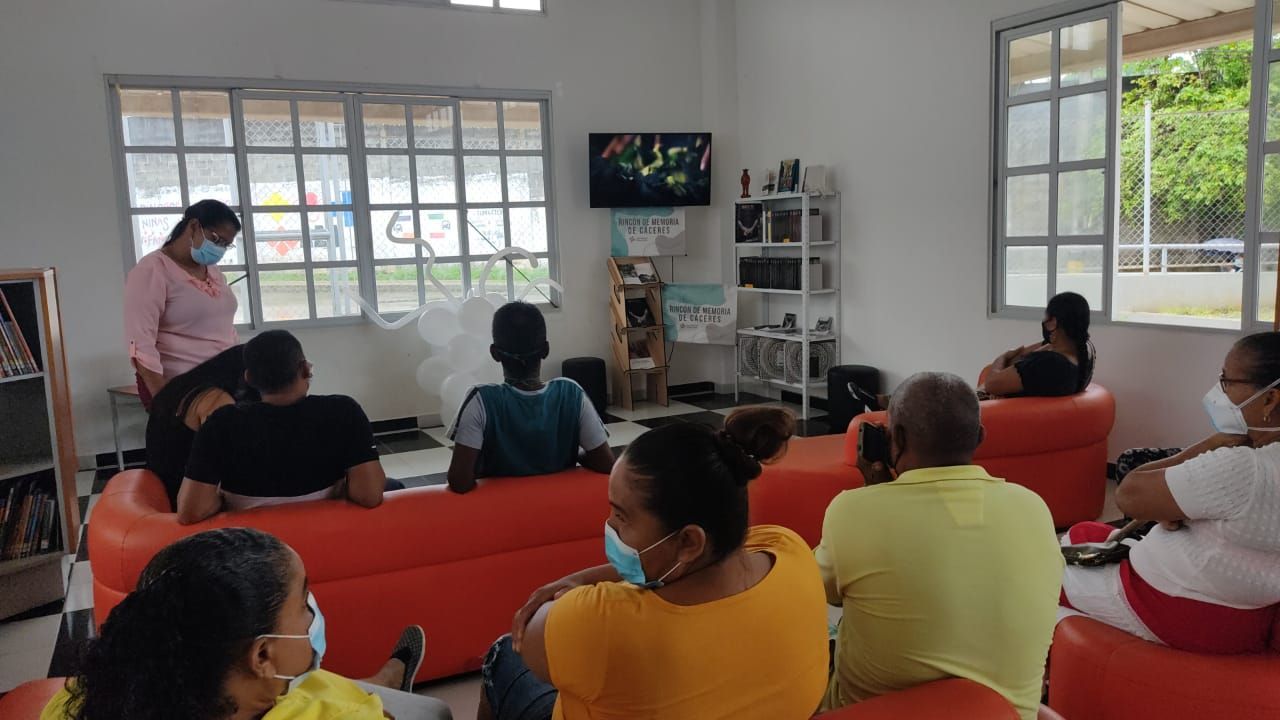 Biblioteca de Cáceres propició diálogo en su Rincón de la Memoria