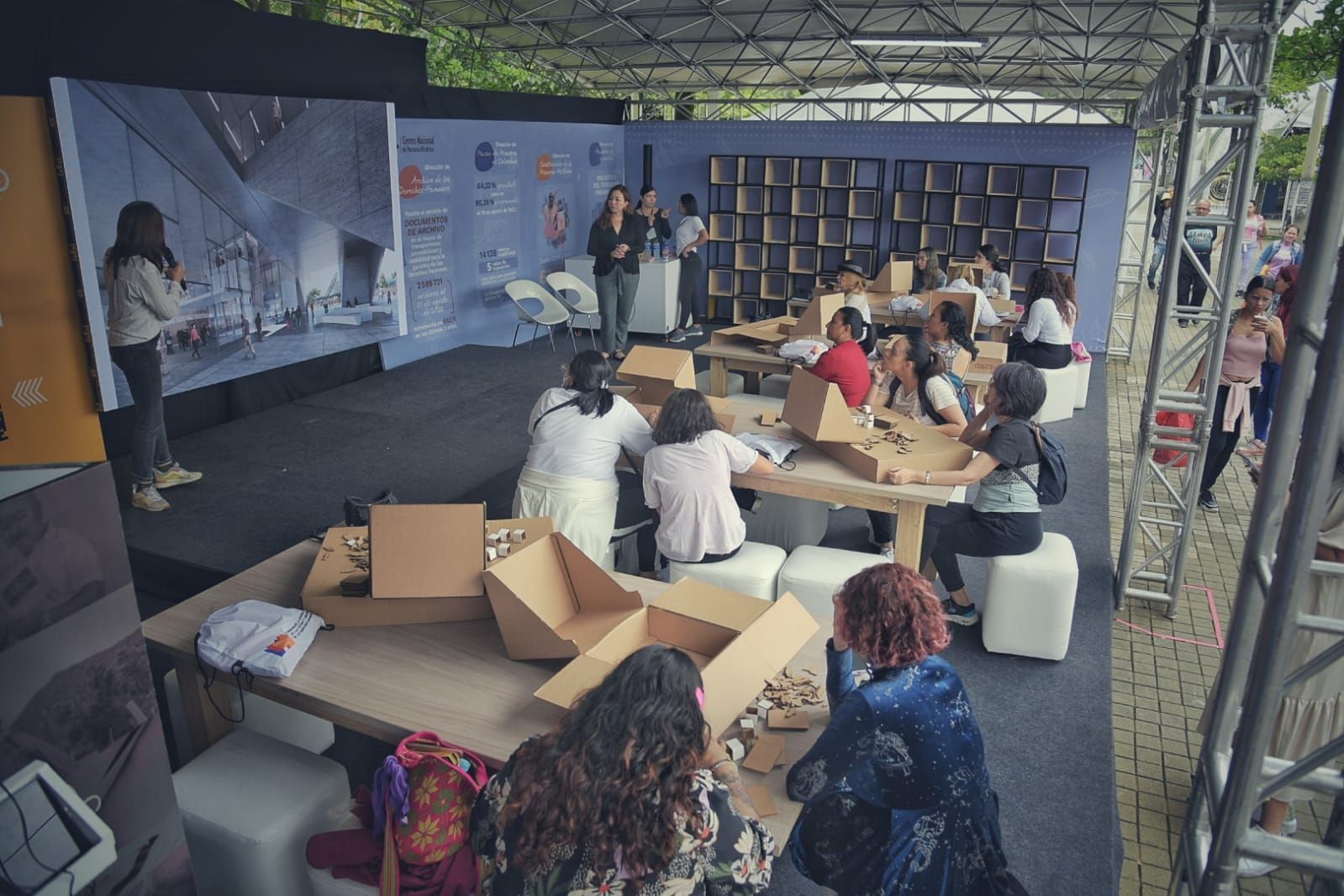 Más de diez mil asistentes a la Fiesta del Libro en Medellín participaron de la programación del Centro Nacional de Memoria Histórica