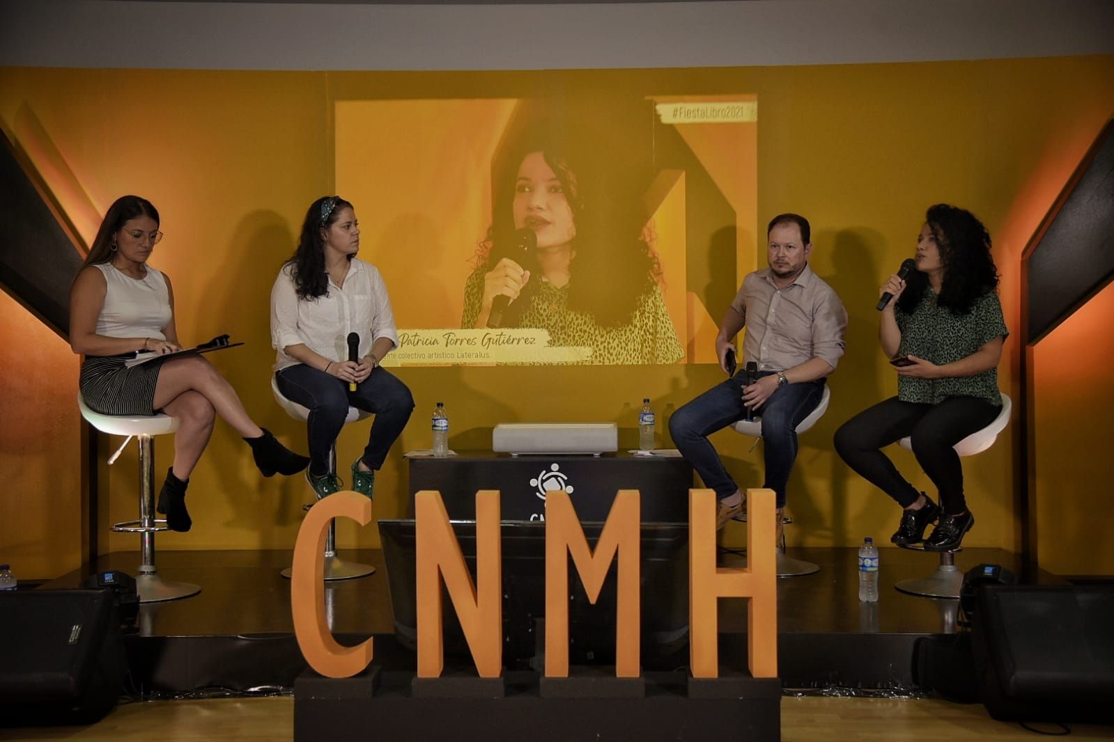 Fotografía stand Feria del libro Medellín
