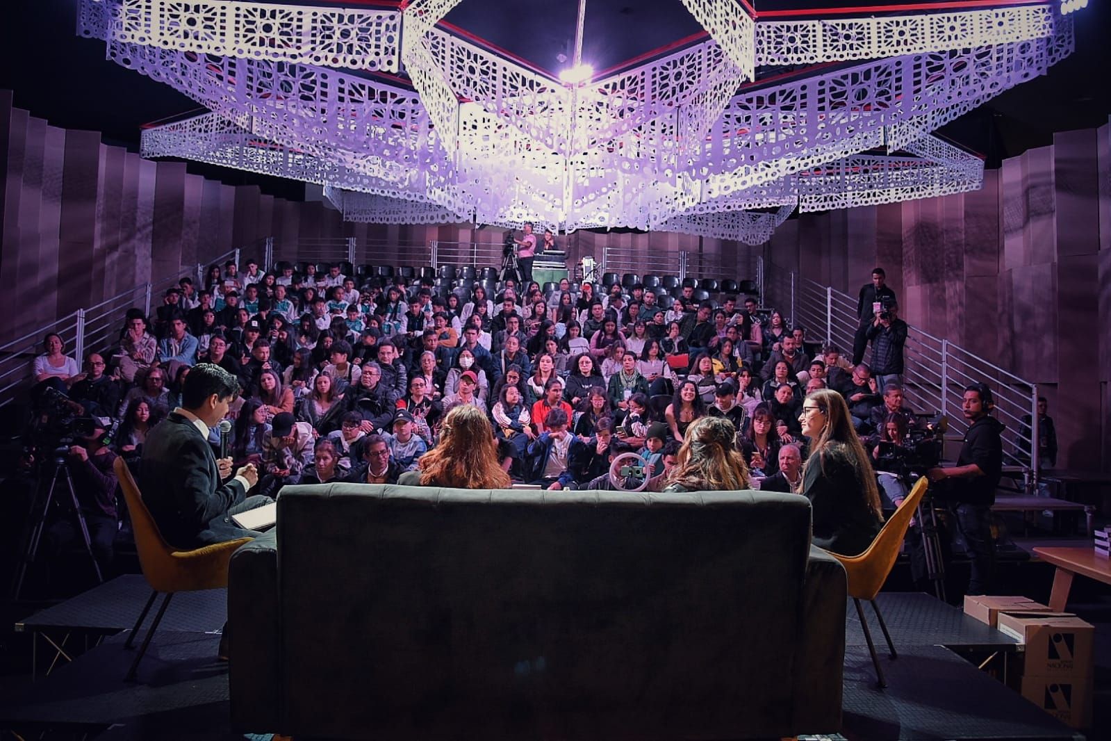 Un poco de verdad para poder respirar. Trayectoria e impactos de los bloques paramilitares Montes de María y Mojana