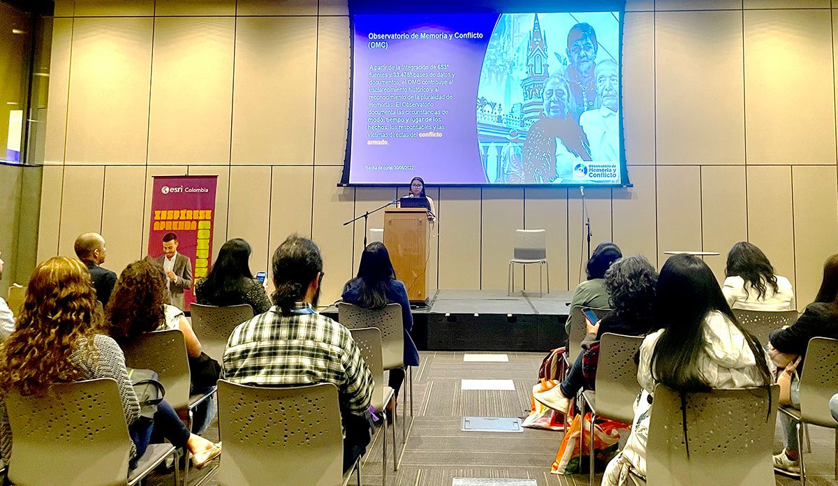 El Observatorio de Memoria y Conflicto presentó ponencia sobre sistemas de información geográficos- ESRI 2022