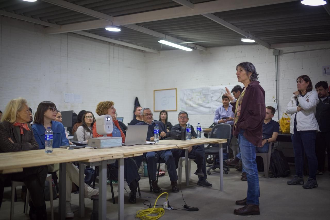 personas reunidas en el Museo de la memoria