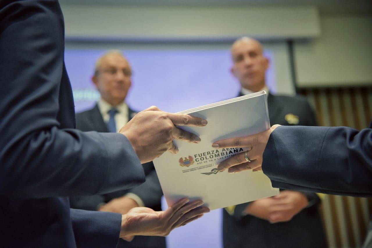 La fuerza pública, junto al CNMH, lanzó el micrositio «Nuestra memoria cuenta»