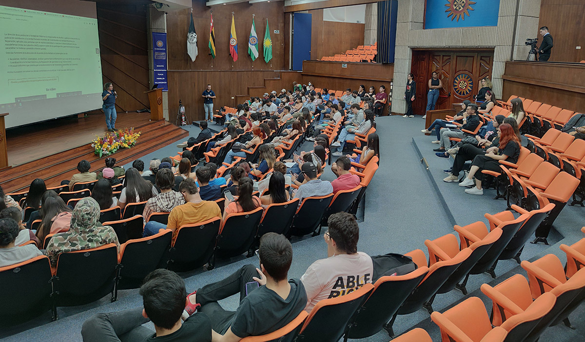 El Centro Nacional de Memoria Histórica realizó la conferencia Visita guiada a la universidad Santo Tomás