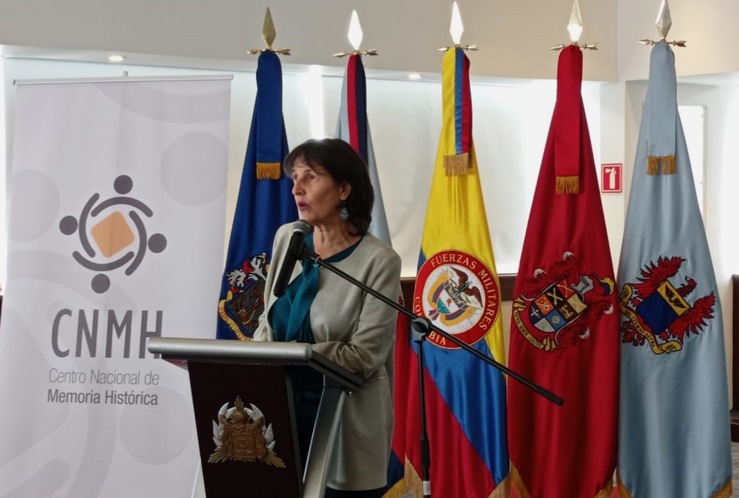 María Gaitán, directora general del CNMH en la reunión con las Fuerzas Militares