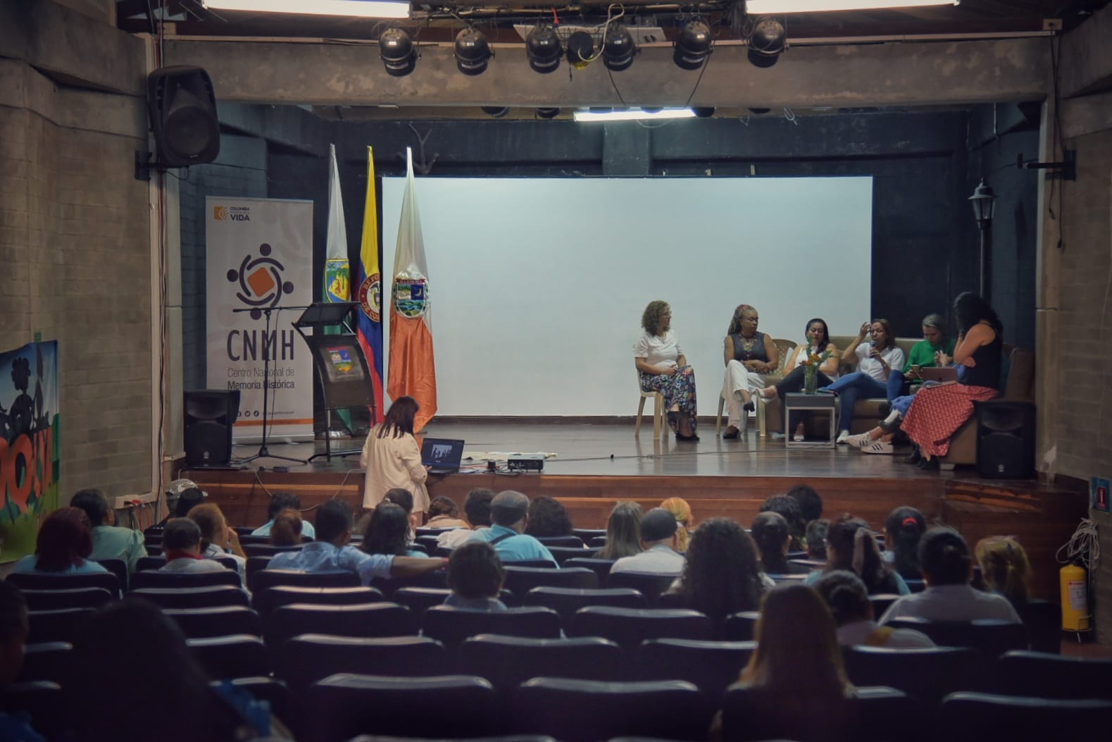 Desde Barbosa (Antioquia), se presentó el especial digital que fue construido por la Red de Mujeres Víctimas y Profesionales, y el Museo de Memoria de Colombia del Centro Nacional de Memoria Histórica (CNMH).