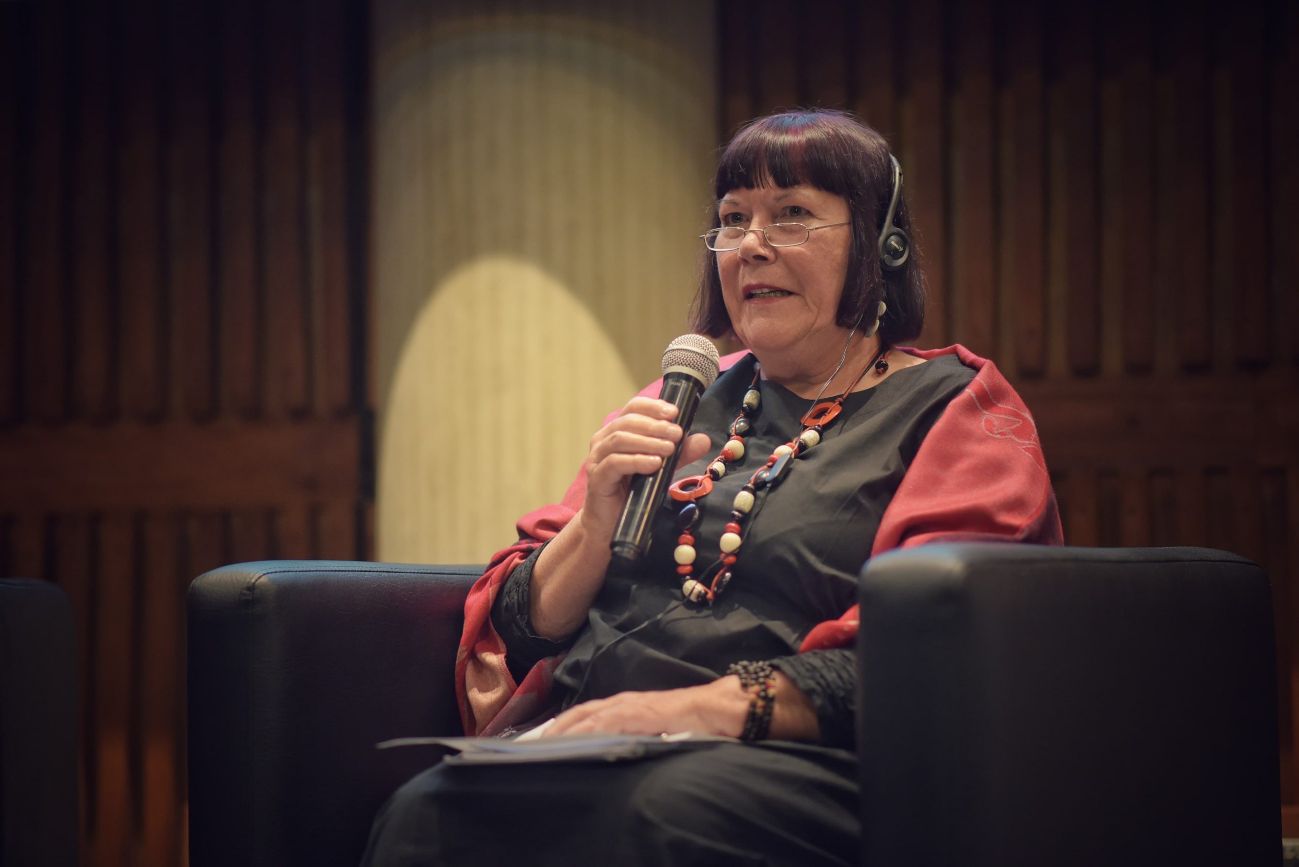 Bronagh Hinds, cofundadora de NI Women’s Coalition, durante la conmemoración de los 25 años del Acuerdo de Viernes Santo