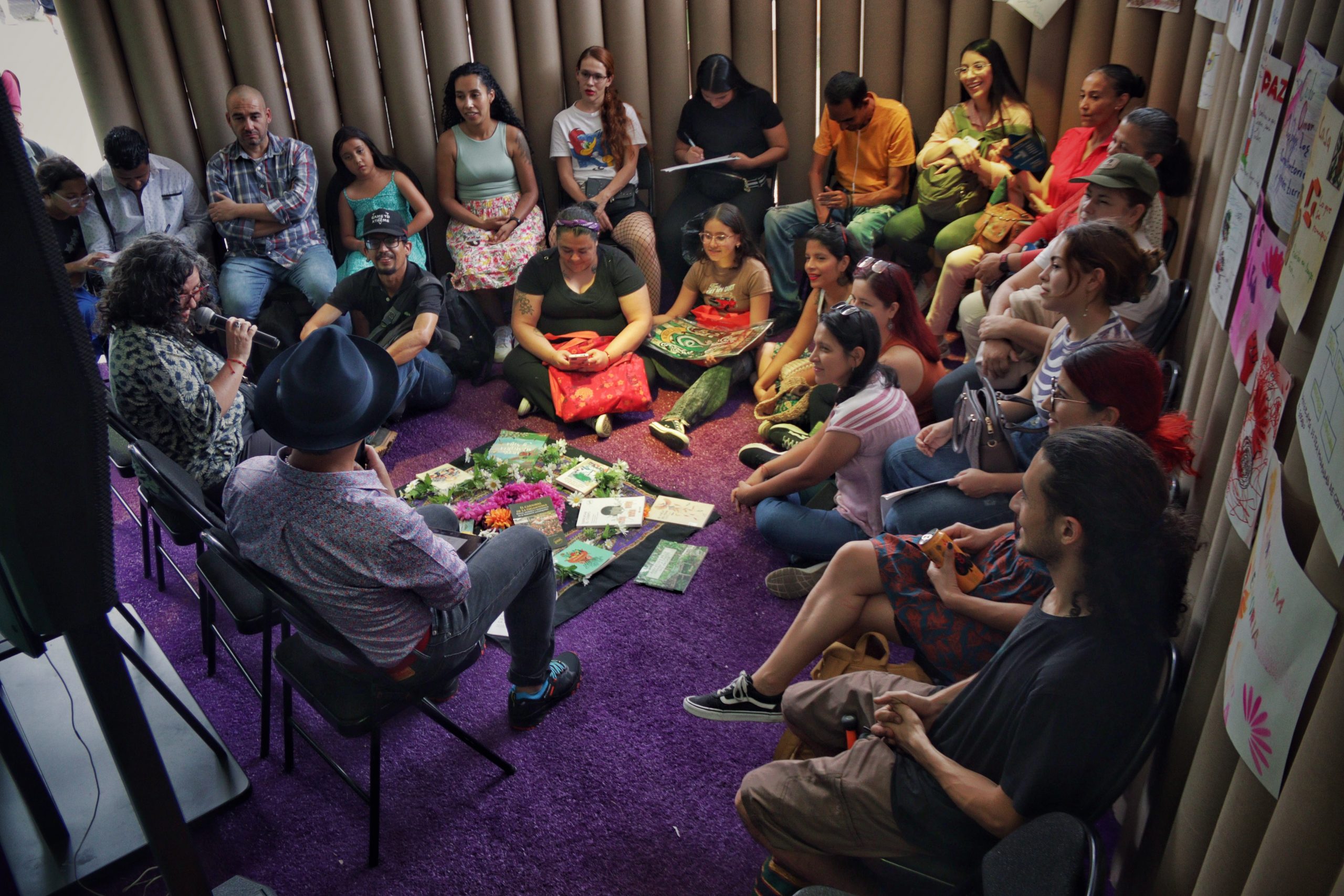 El micrófono abierto del CNMH durante la Fiesta del Libro y la Cultura de Medellín.