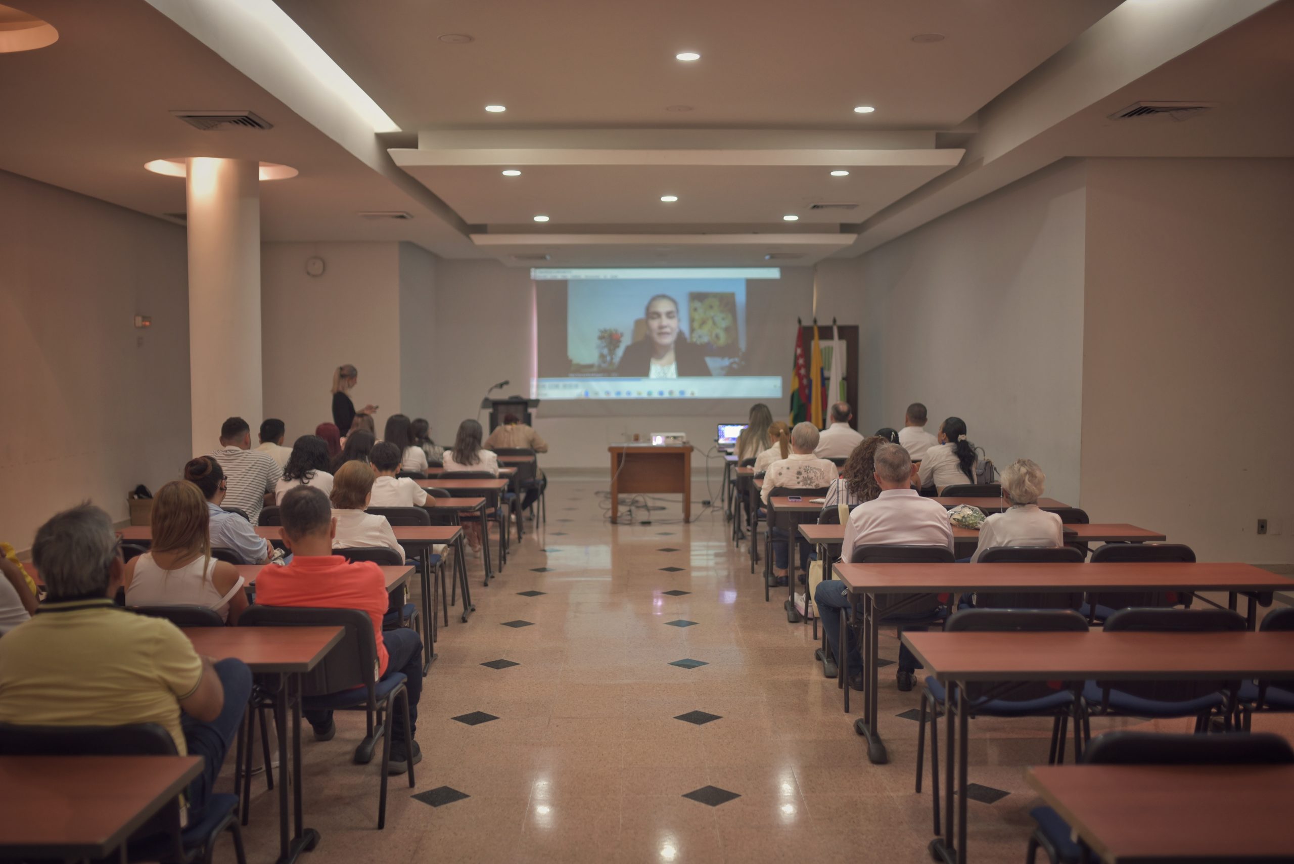 Intervención de Ana María Rodríguez, delegada de la CCJ durante el lanzamiento del documental «19 comerciantes». 