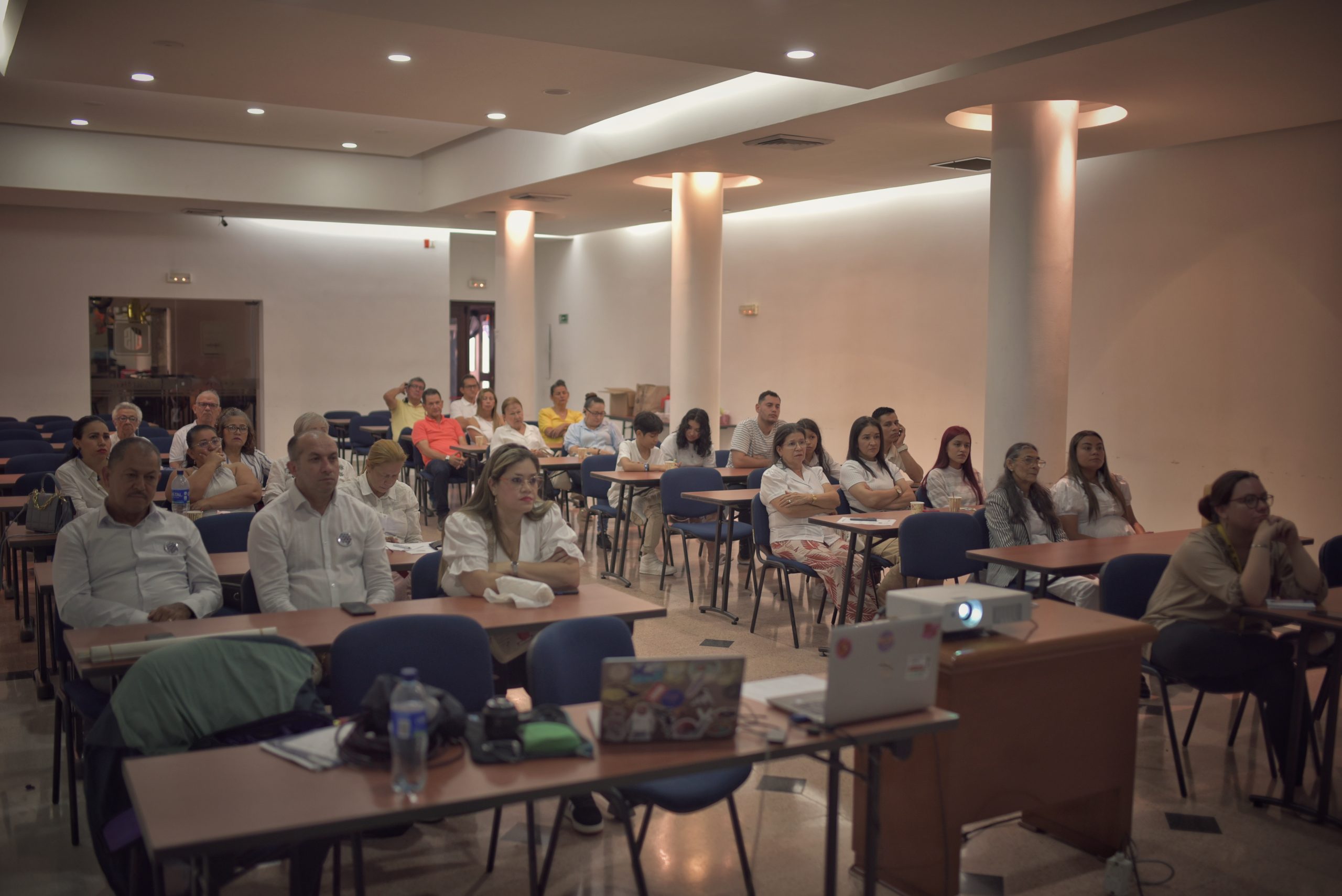 Proyección del documental «19 comerciantes» en la Universidad Industrial de Santander, en Bucaramanga.