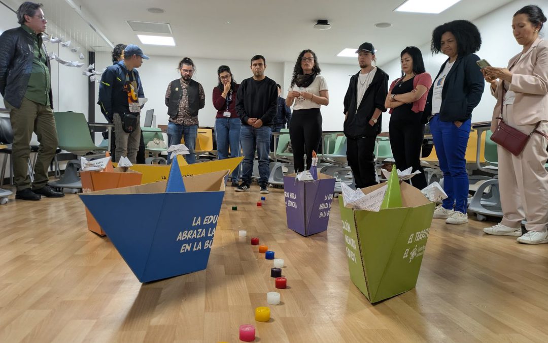 La memoria como brújula: la Javeriana acoge «La educación abraza la memoria en la búsqueda»