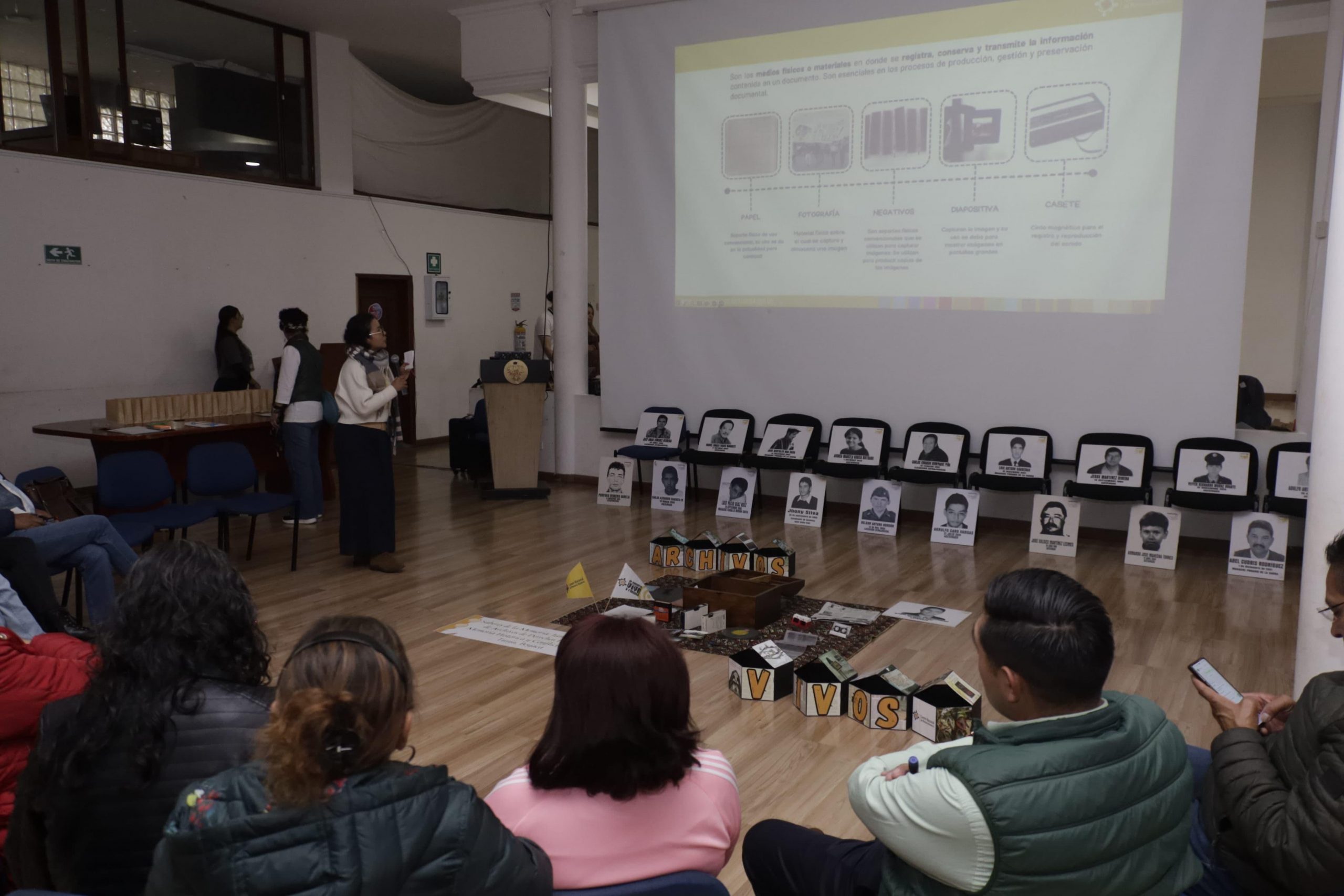 Taller «Conservando nuestras memorias: conservación documental»