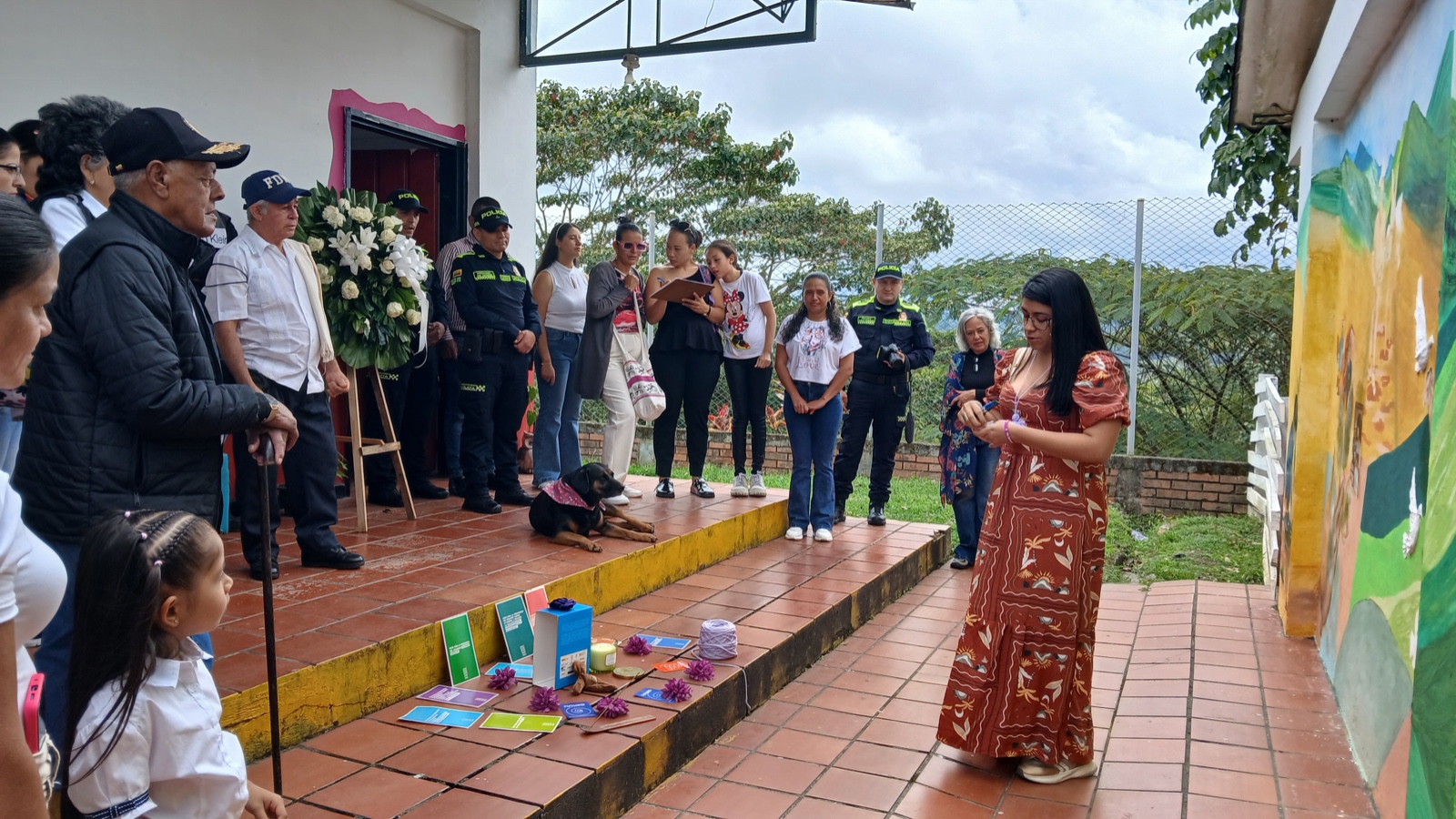 Bibliotecarias y promotoras de lectura del Archipiélago de San Andrés, Providencia y Santa Catalina, junto al equipo de la Biblioteca Especializada del CNMH, durante el ejercicio de cartografía social sobre los lugares de memoria del territorio.